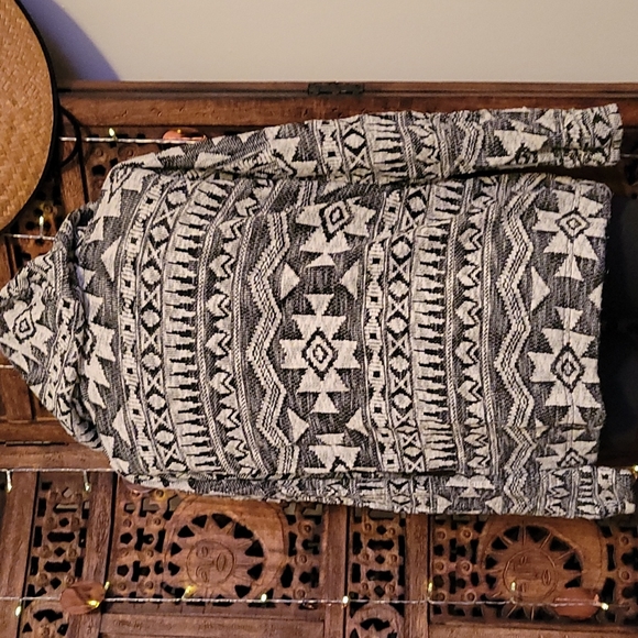 Aztec  print - Picture 3 of 4